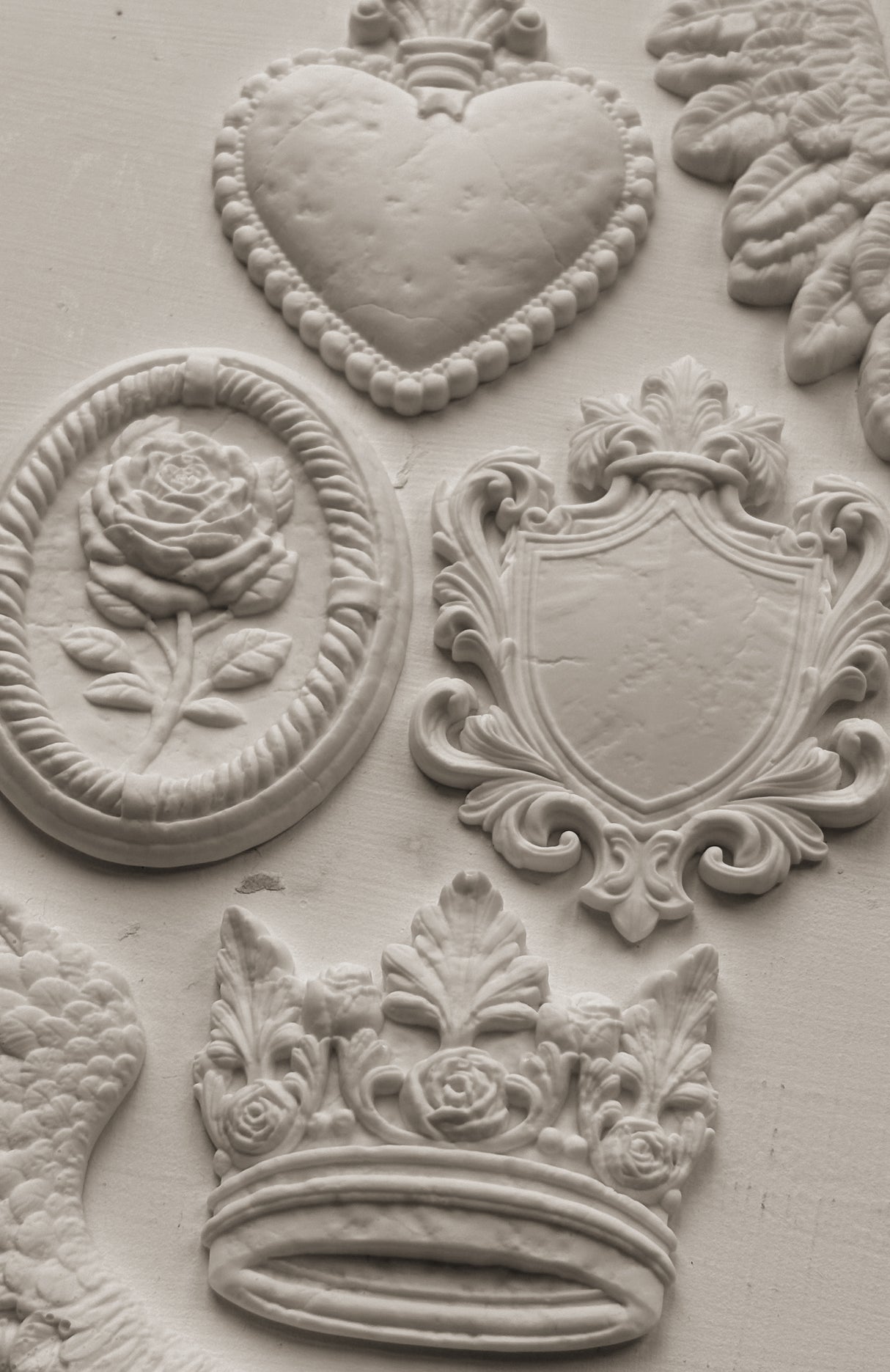 Heraldry IOD Decor Mould