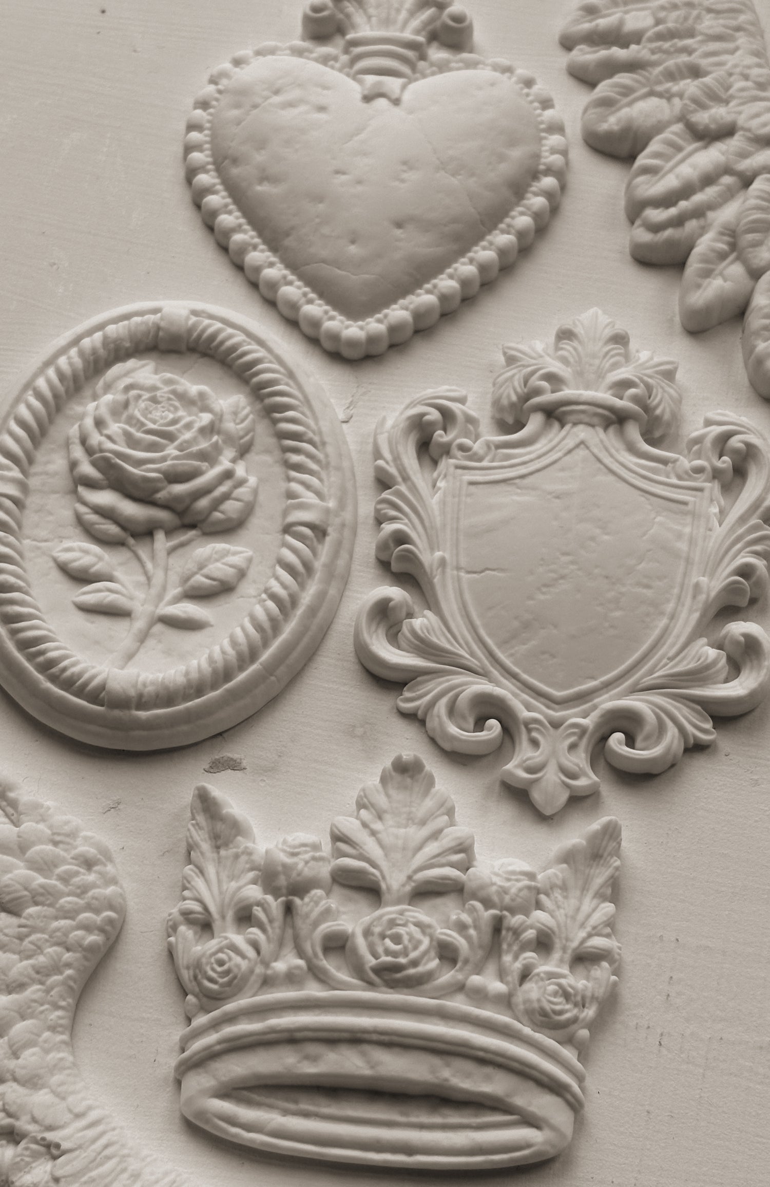 Heraldry IOD Decor Mould