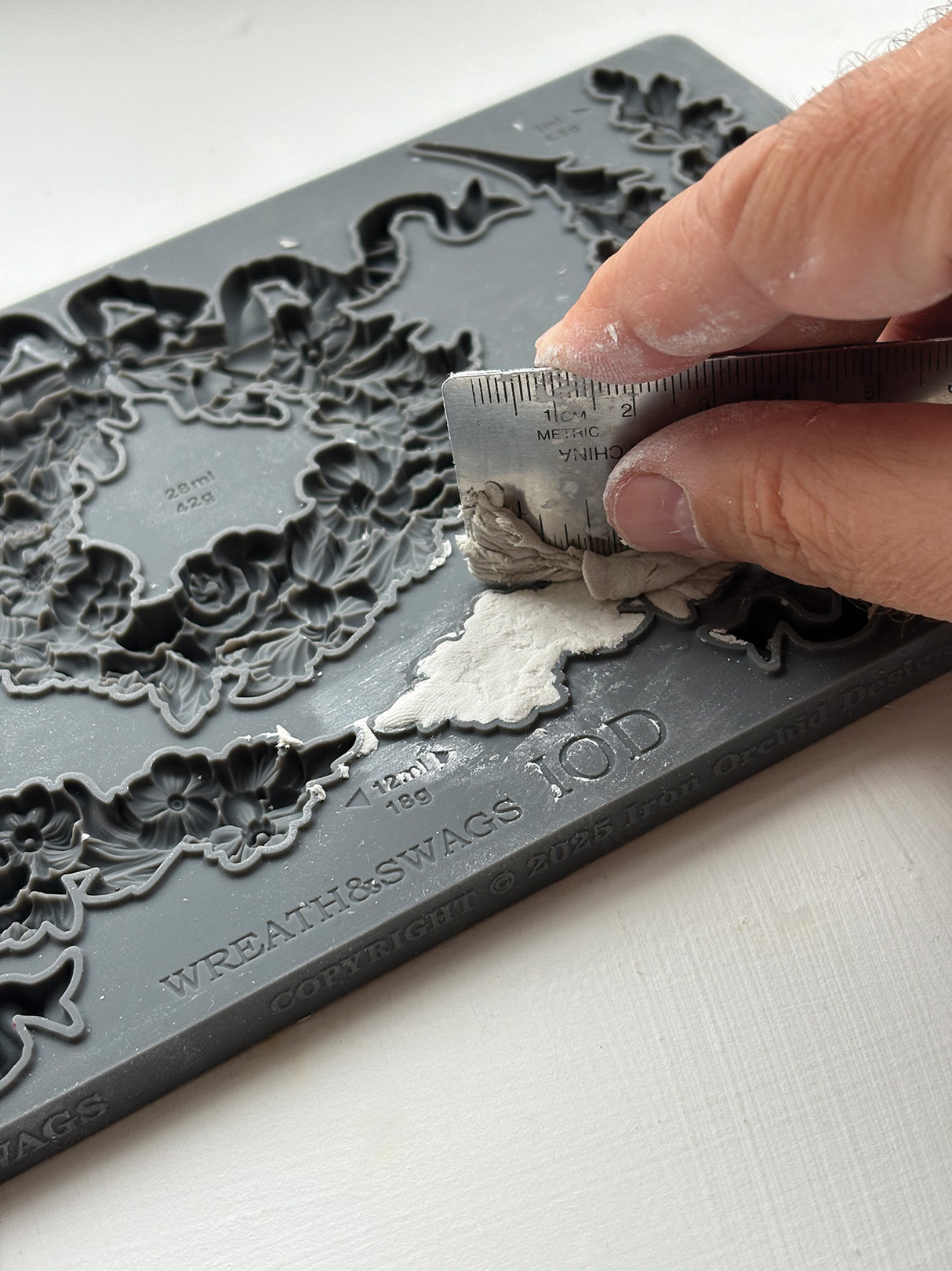 Wreath & Swags IOD Decor Mould