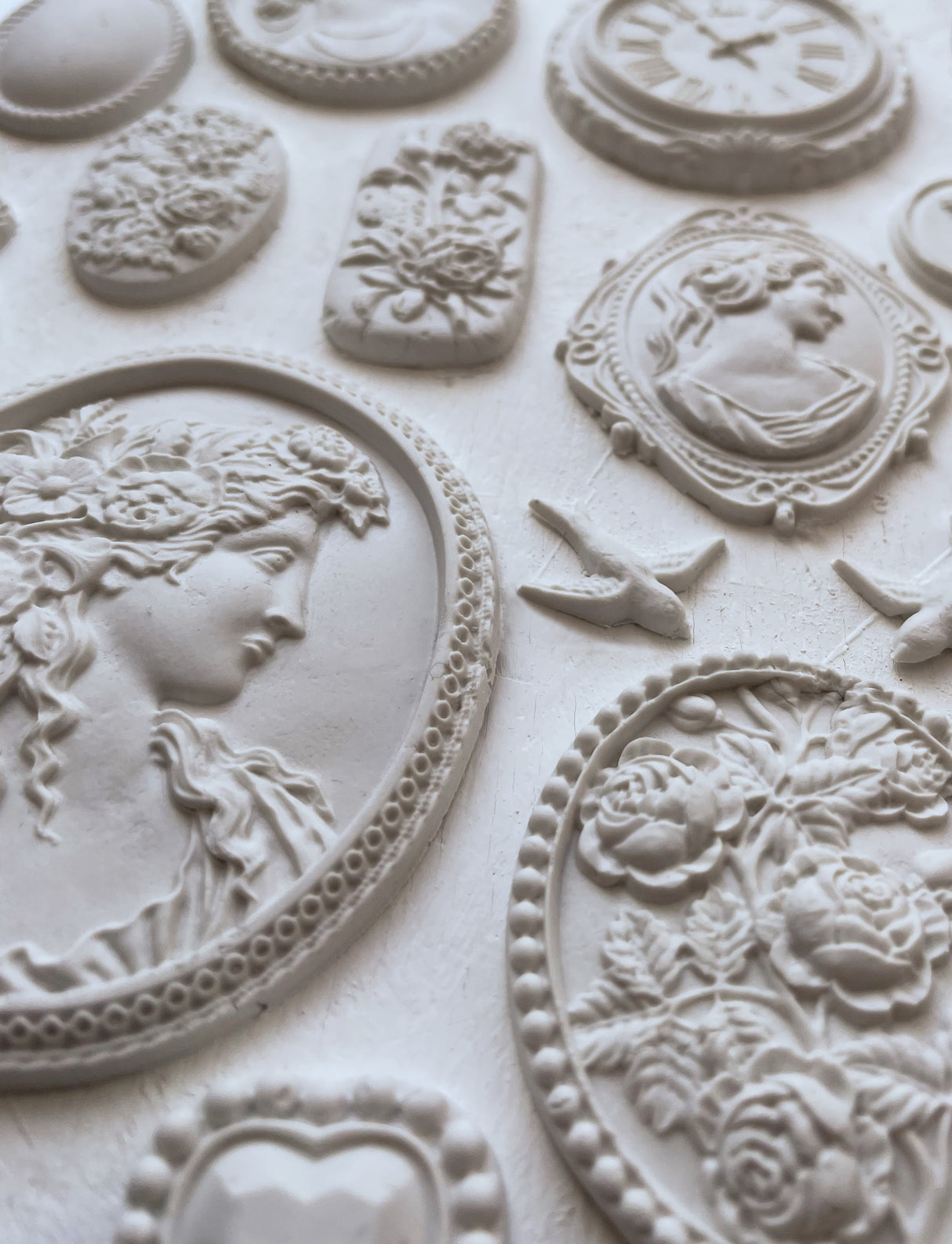 Cameos IOD Decor Mould